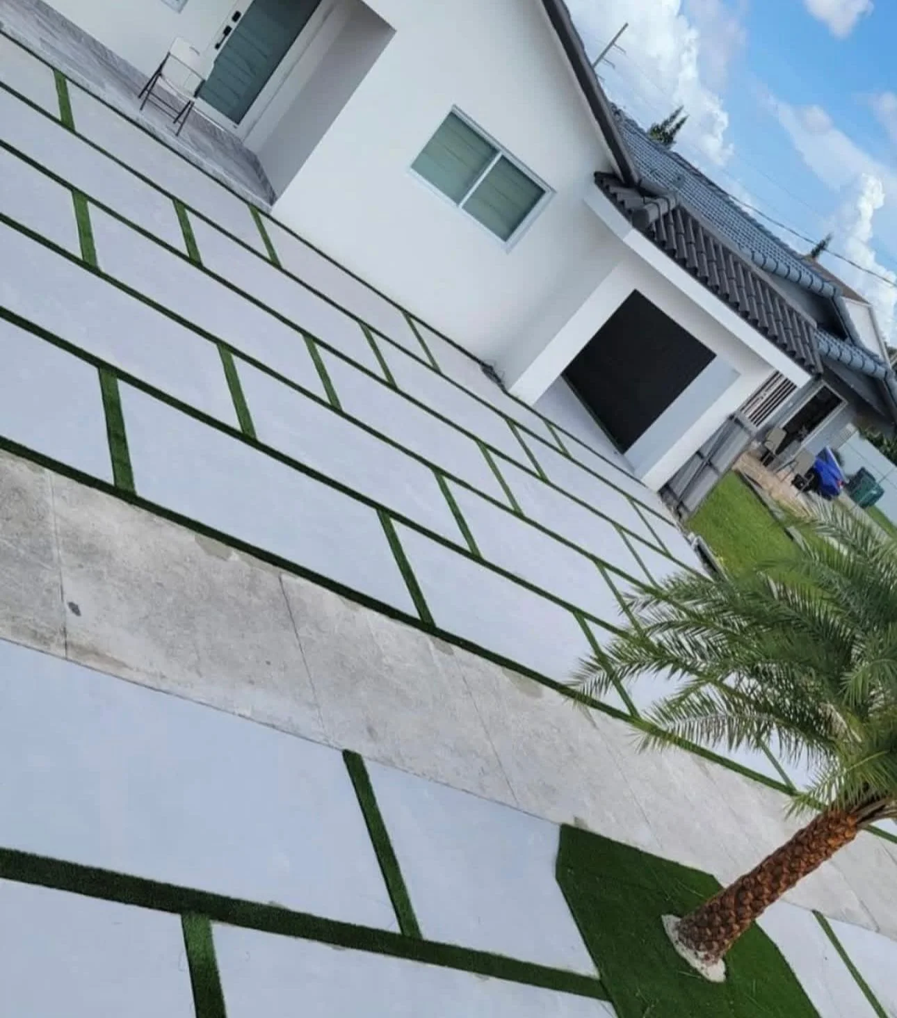 Entry path & geometric surfaces — Moncada project gallery