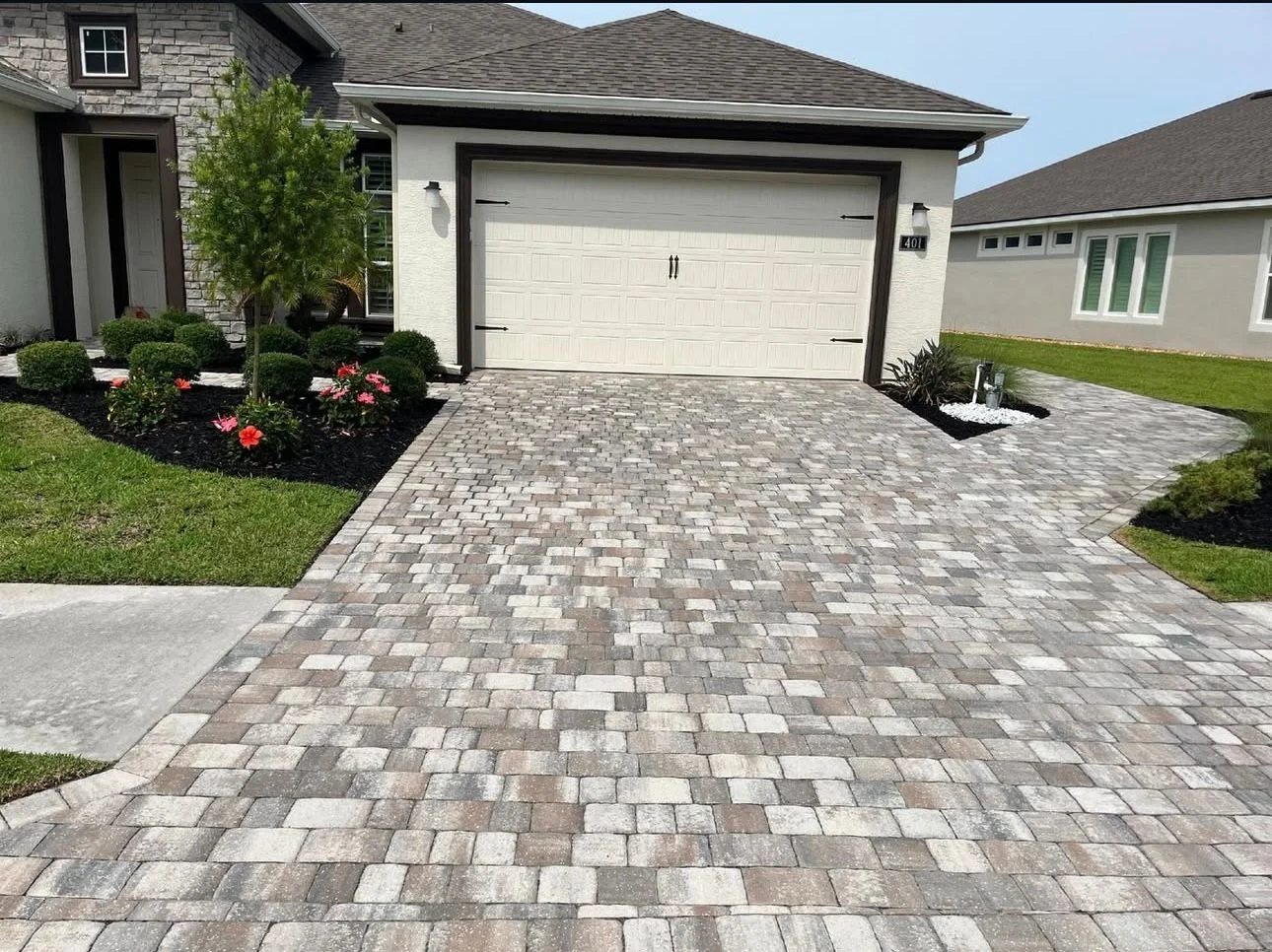 Patterned paver driveway from the Moncada gallery